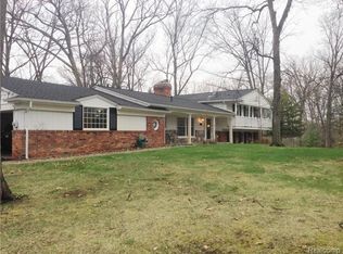 5044 Arrowhead Rd, West Bloomfield, MI 48323