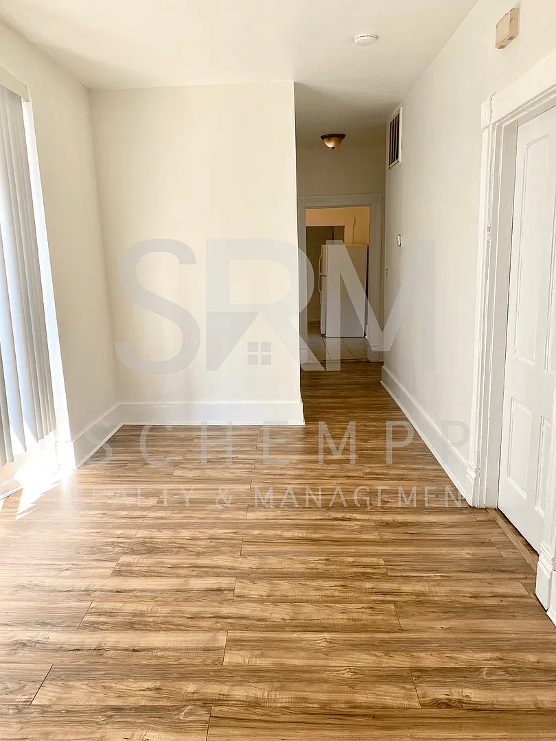 Large 3 Bedroom Home In West Louisville! **Fall Move-In Special** — Photo 2