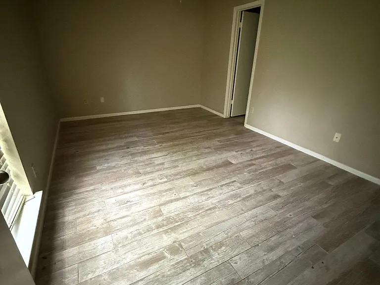 1875 Westchase Dr — Photo 6