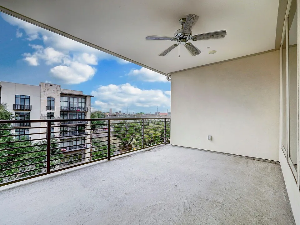 4819 Caroline St #306