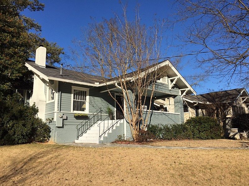 900 Stuart Street
						:
						Great corner lot, walking distance to schools and shops