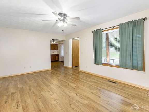 4th image of 1143 Derby Rd