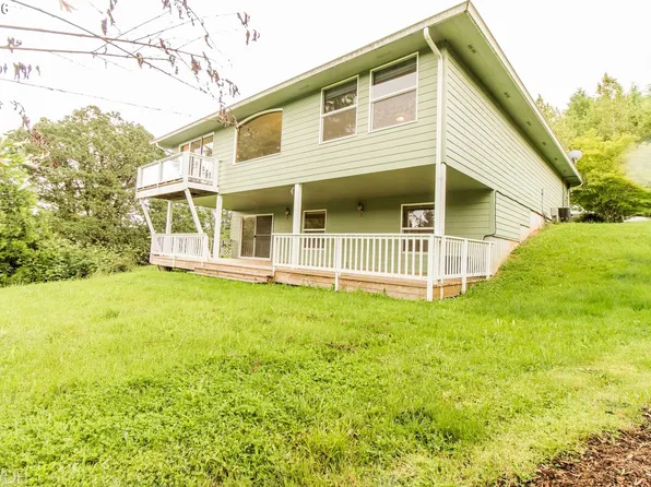 460 Holly Ave, Cottage Grove, OR 97424