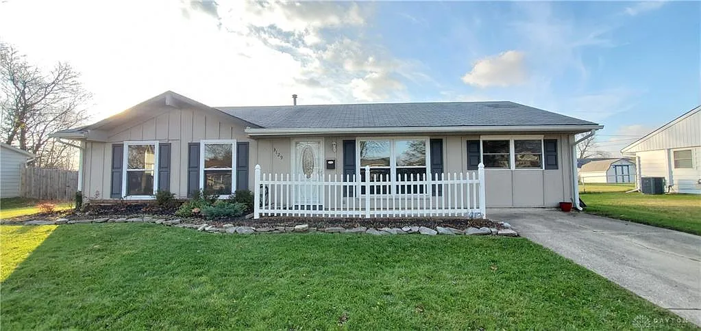 3129 Nantucket St photo 1