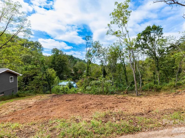 99999 Bassett Rd, Asheville, NC 28804