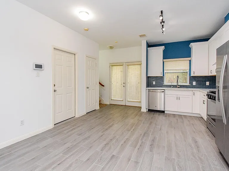 2202 Naomi St #3 — Photo 18