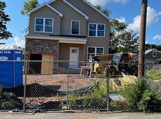 48 Kossuth St, Somerset, NJ 08873