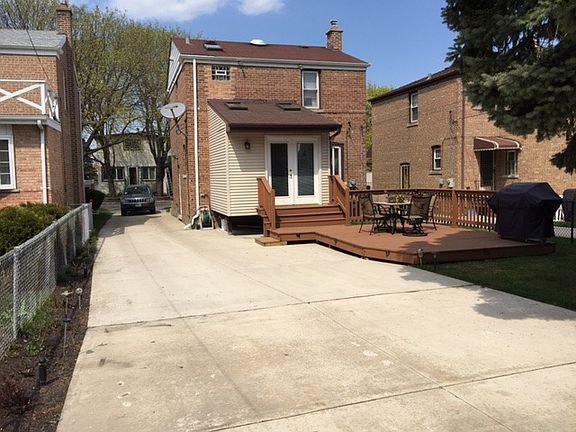 3rd image of 6317 W Berteau Ave