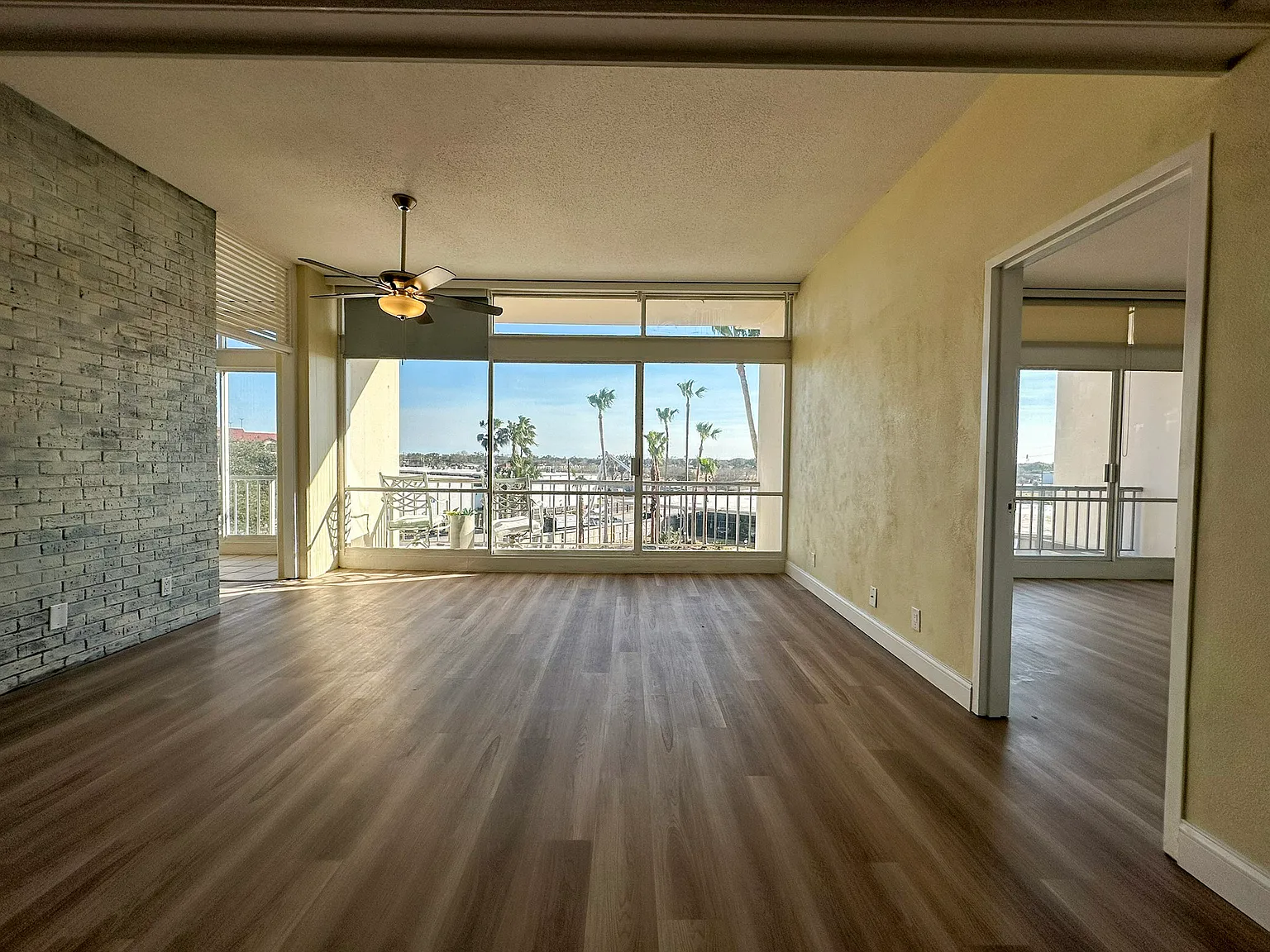 2 bed, 939 sqft, $2,100 — Photo 4