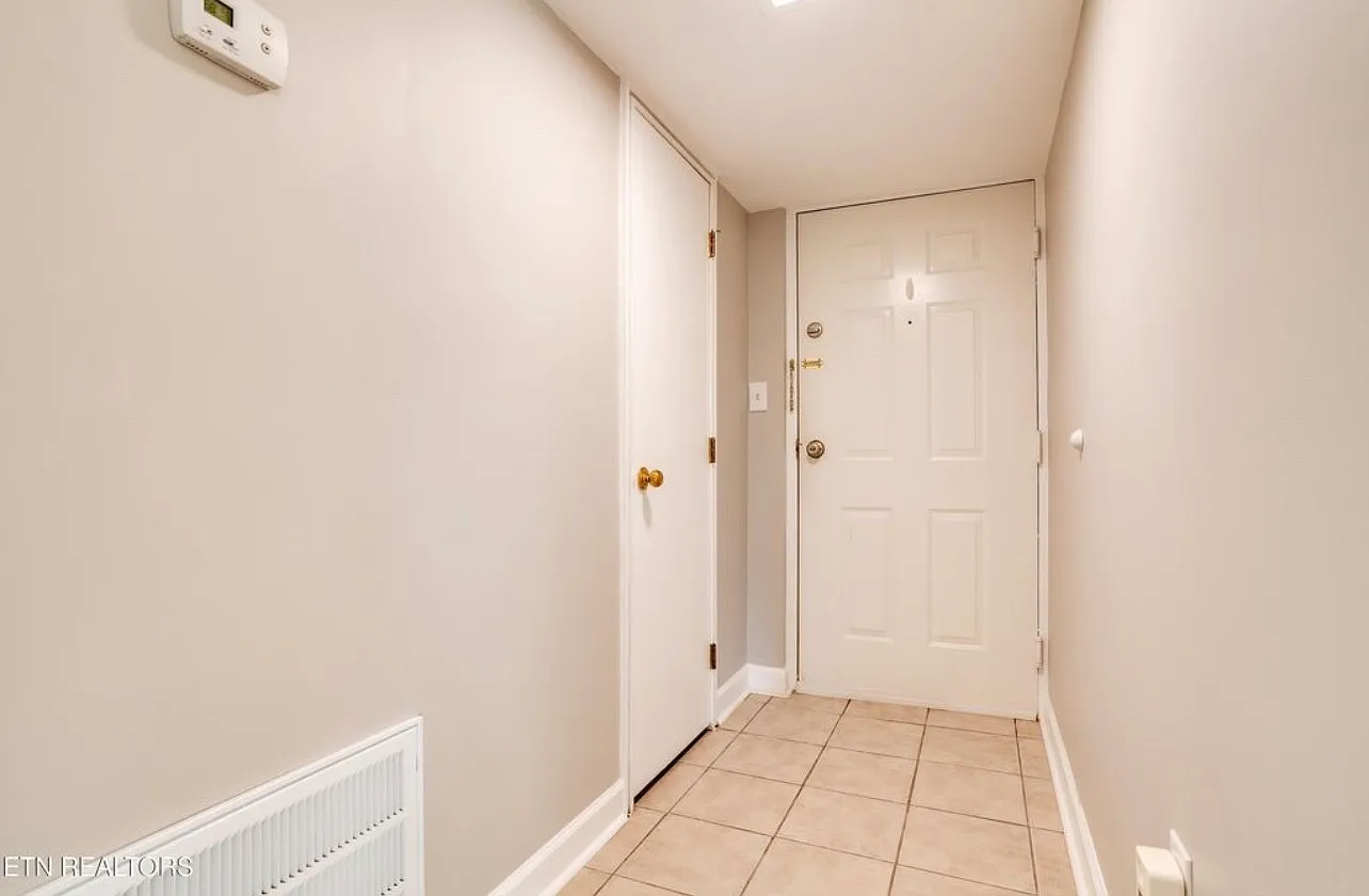 2 bed, 1075 sqft, $2,000 — Photo 3