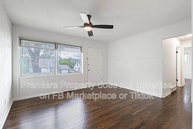 3 bed, 1.0 bath, 915 sqft, $1,295 — Photo 2