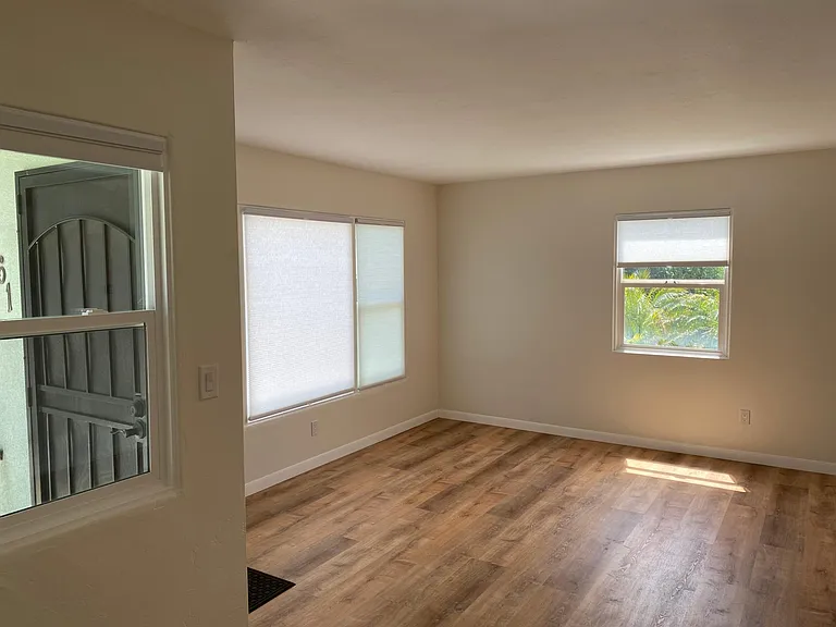 861 Loring St — Photo 8
