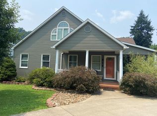815 State Route 1107, Van Lear, KY 41265