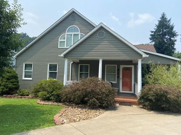 815 State Route 1107, Van Lear, KY 41265