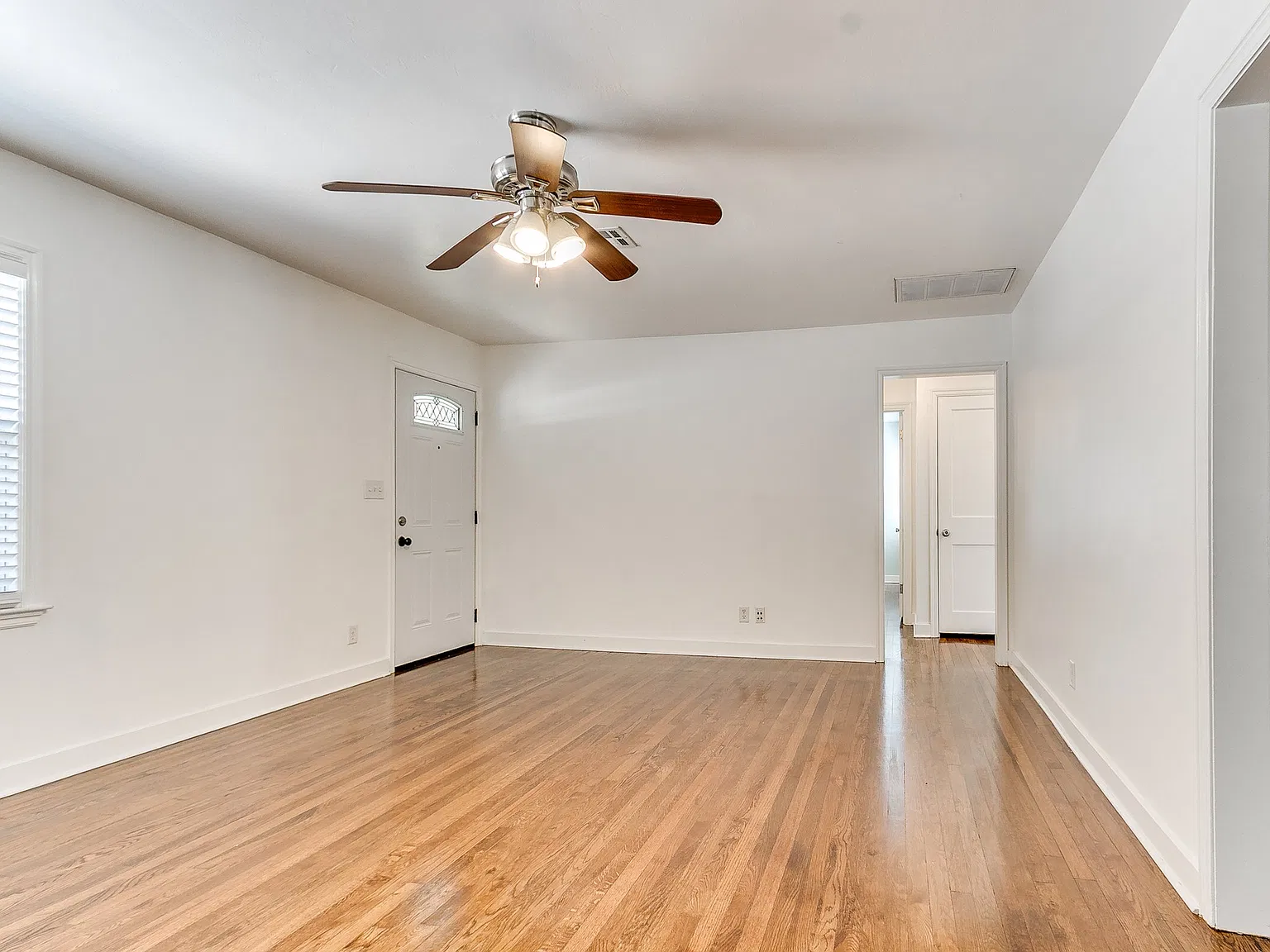 3 bed, 1330 sqft, $1,650 — Photo 2