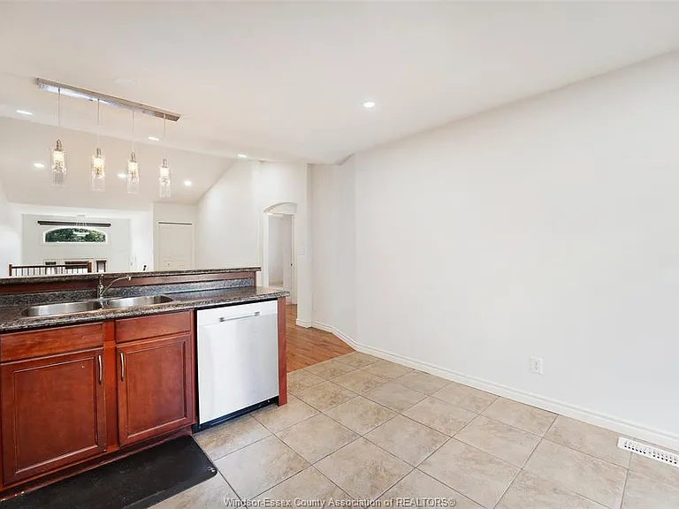 1924 Northway Ave — Photo 11