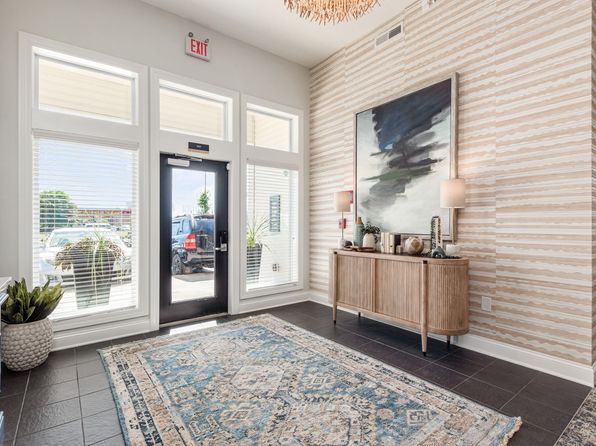 1121 Mirror Lake Pl #203-1117