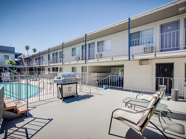 International Apartments — Photo 9