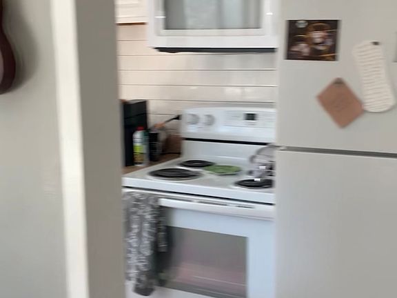 3rd image of 420 Walnut Ave S