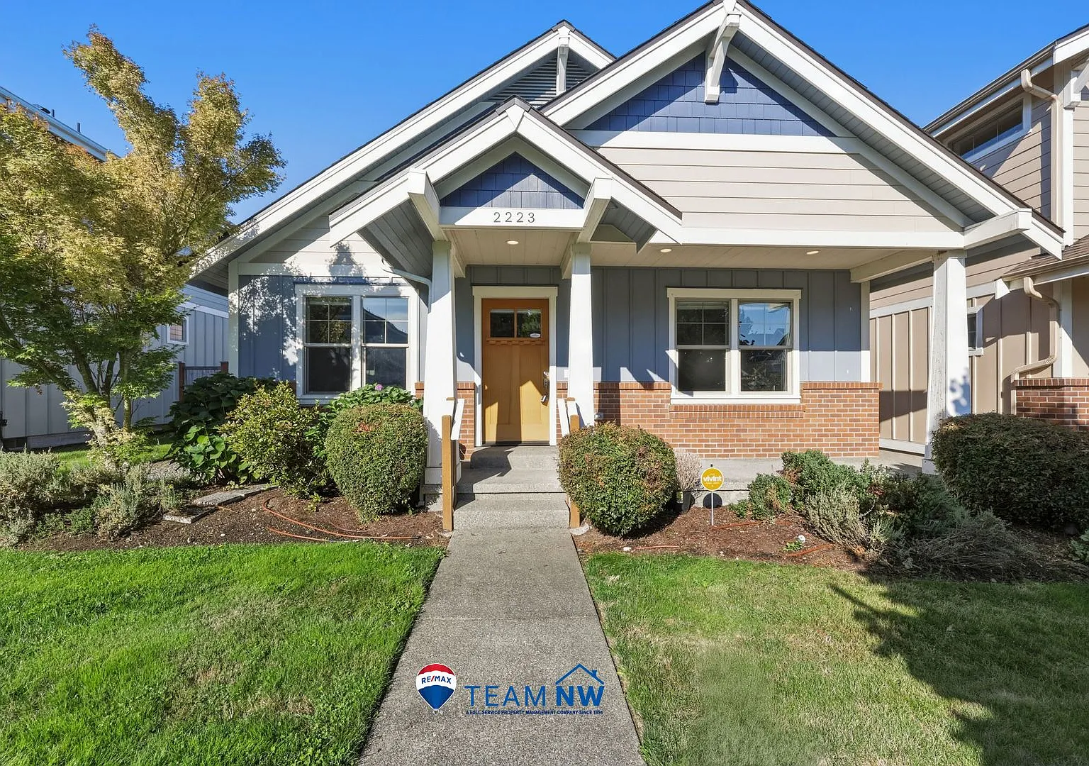 Beautiful 3 Bedroom Rambler with A/C, Fenced Yard & 2-Car Garage! — Photo 1