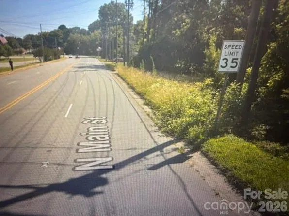 512 N Main St, Lowell, NC 28098