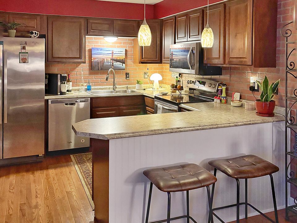 Stainless appliances, newer cabinets and countertops in the kitchen