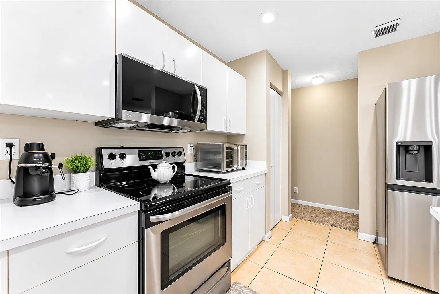3 bed, 2200 sqft, $3,861 — Photo 4