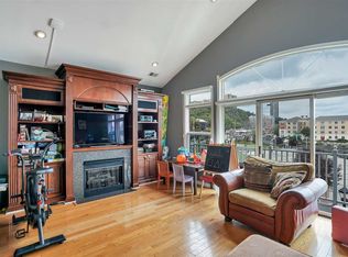 61 Lydia Dr, West New York, NJ 07093