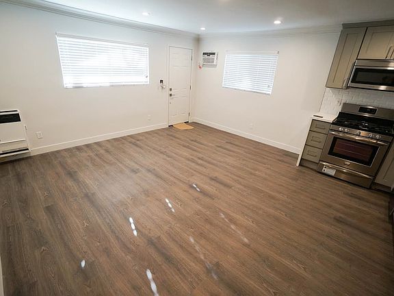 4th image of 325 N La Fayette Park Pl