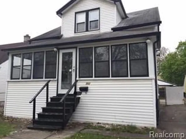 352 E Harry Ave, Hazel Park, MI 48030