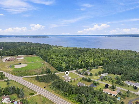 2nd image of 2020 Lakeview Ln