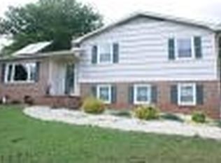 5175 Shattalon Dr, Winston Salem, NC 27106