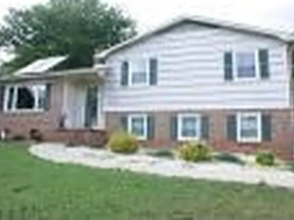 5175 Shattalon Dr, Winston Salem, NC 27106