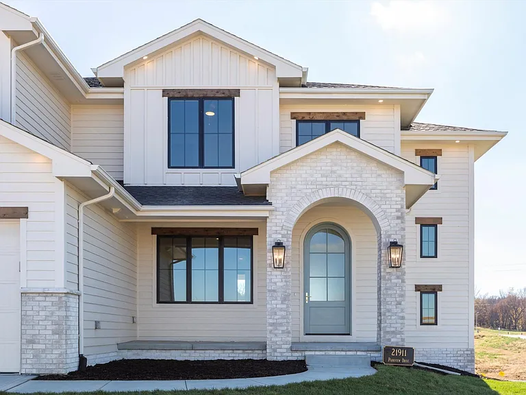 21911 Parkview Dr — Photo 4