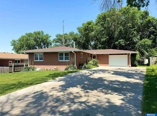 210 Carolyn Ct, Lincoln, NE 68510