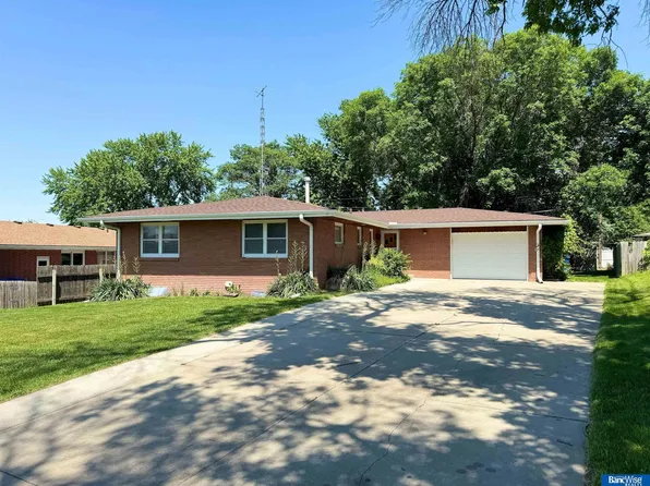 210 Carolyn Ct, Lincoln, NE 68510