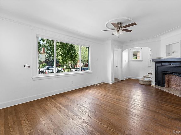 3rd image of 957 Winchester Ave
