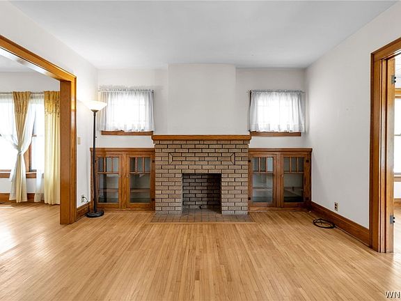 4th image of 136 Lincoln Blvd