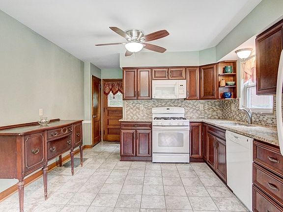2nd image of 819 Highland Ave
