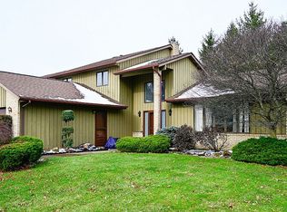 6423 Woodhawk Dr, Mayfield Heights, OH 44124