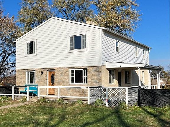 2nd image of 4 Marilyn Dr