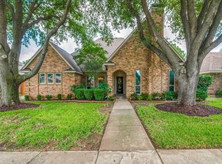 2333 Fox Glenn Cir, Bedford, TX 76021