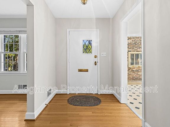 5th image of 3548 N Valley St