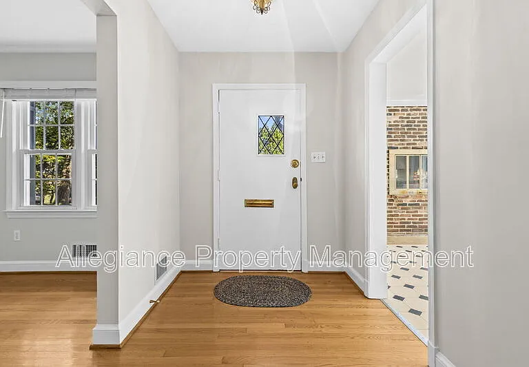 3548 N Valley St — Photo 5