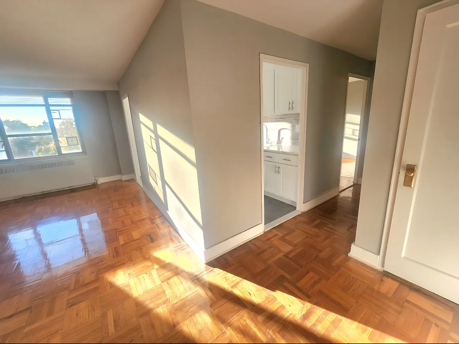 1 bed, 879 sqft, $2,450 — Photo 2