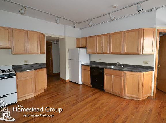 2nd image of 3451 N Sheffield Avenue # First Floor