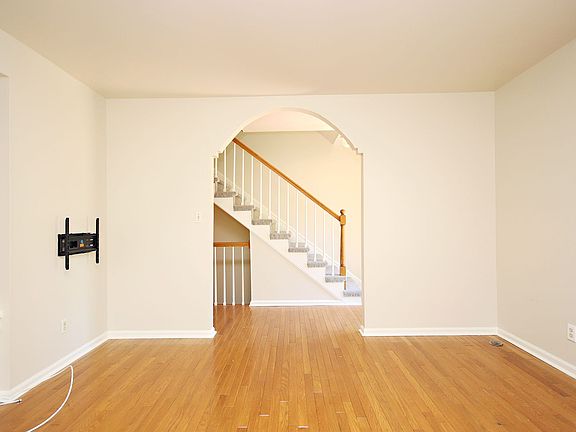 3rd image of 43 Georgetown Grn
