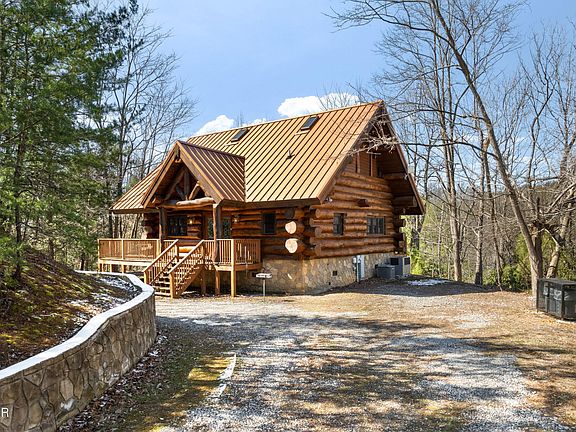 2nd image of 438 Coyote Rd
