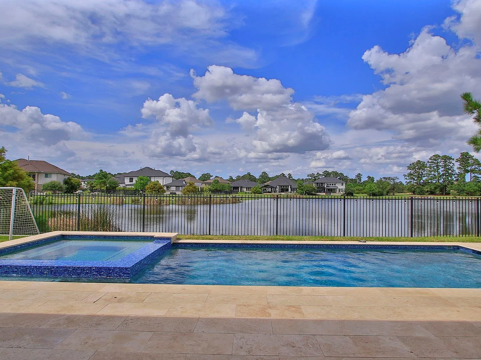 4 bed, 3.5 bath, 2424 sqft, $4,600 — Photo 2