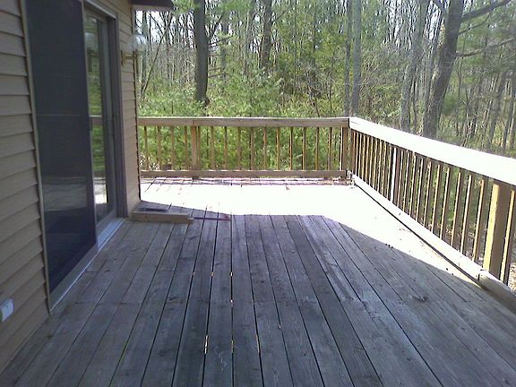 3rd image of 84 Laurel Hollow Est
